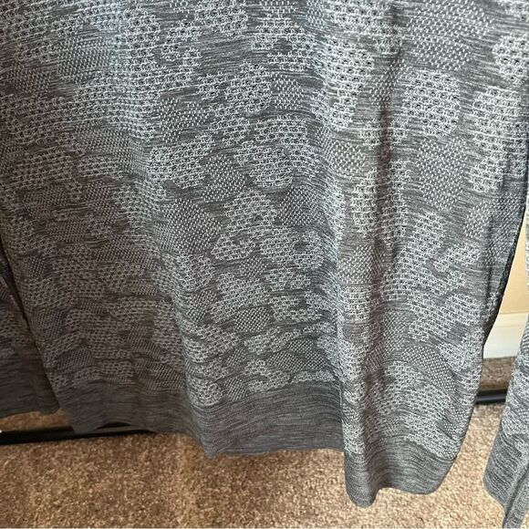 Lululemon Athletica Women's 4 Swiftly Tech Long Sleeve Workout Top - Picture 3 of 8